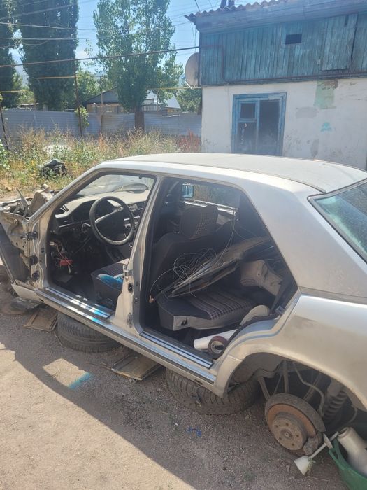Автозапчасти Мерседес 124