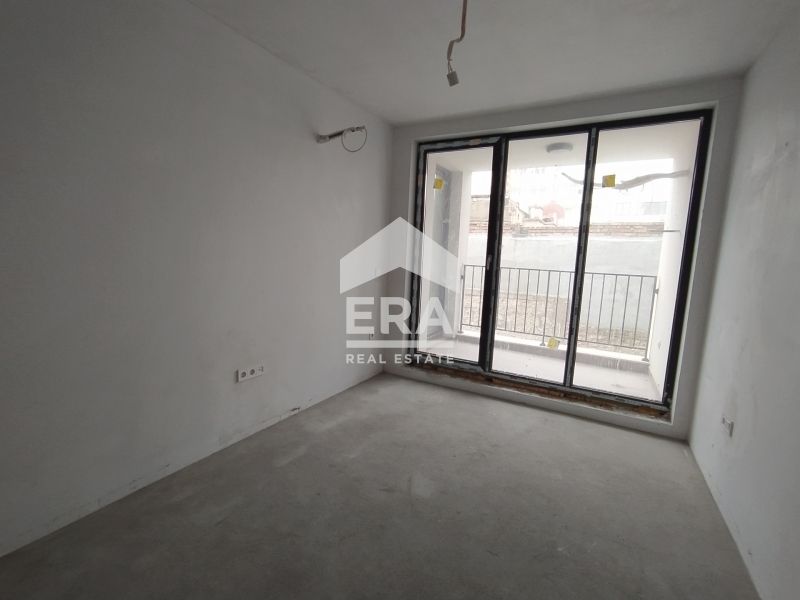 Продава се Двустаен апартамент в Варна, Център - 66 кв.м за 2728 €/кв.м - Снимка #9
