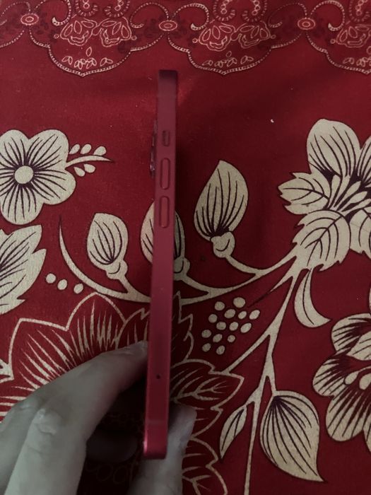 Vand iphone 14 numai se aprinde pentru piese sau cine vrea sa l faca
