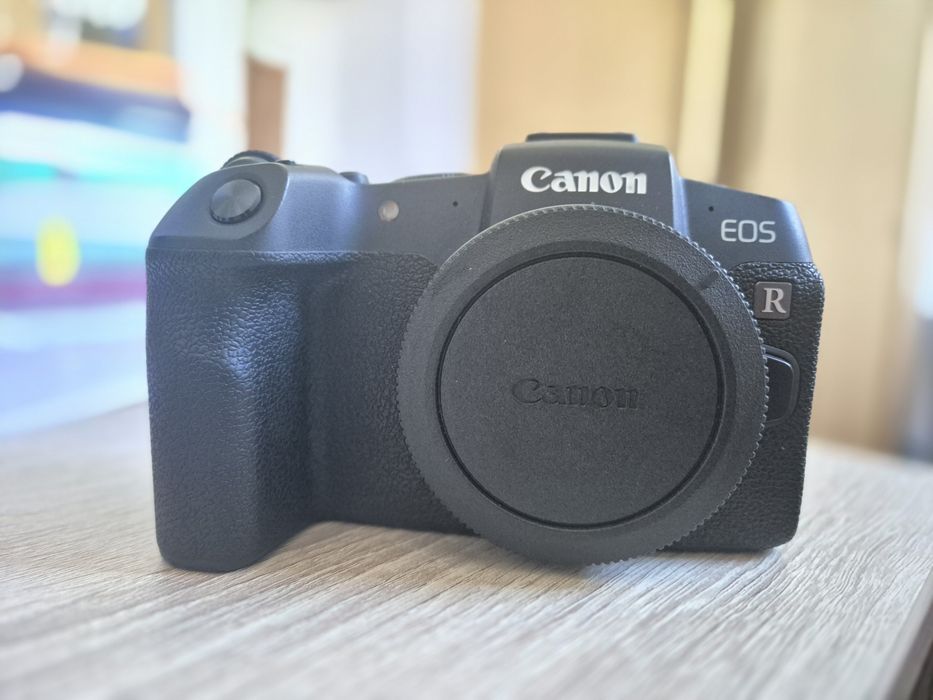 Aparat foto Canon eos R mirrorless + acumulatori si încărcător