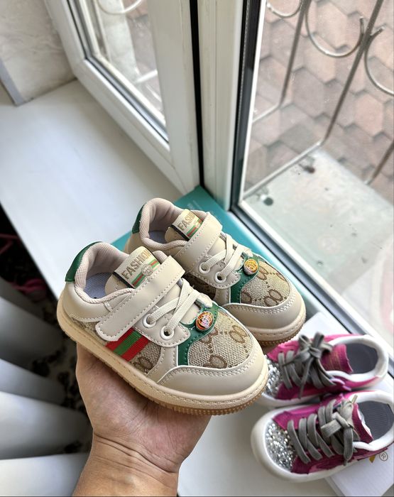 Новый Gucci 25-26 размер детский обувь