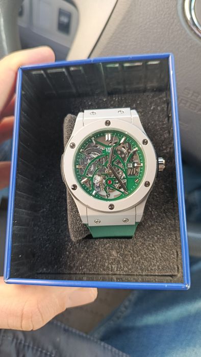 Продам стильные часы