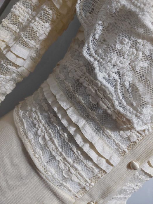 Cardigan absolut fabulos cu jabou din dantelă ivory TRANSPORT GRATUIT