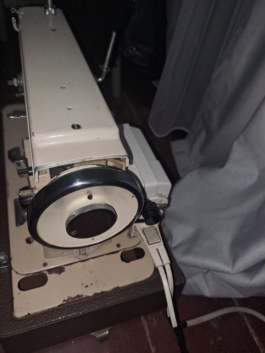 Продам швейную машинку