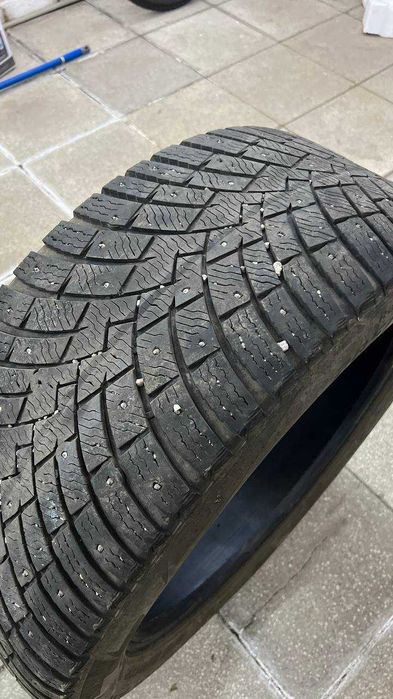 Комплект зимней резины 285/45/21 шипы