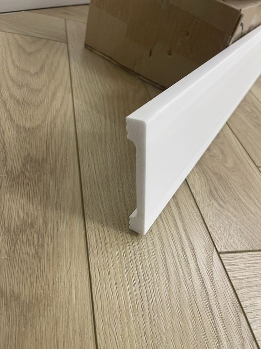 Продам коробку российского плинтуса 10 см