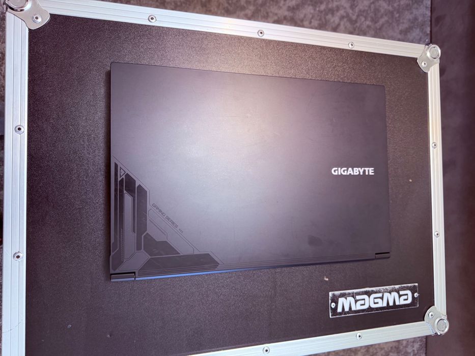 Laptop GAMING : Gigabyte G5 KF5 (2024) | i7-13620H | RTX 4060 8GB | 64GB RAM | 2.5TB SSD