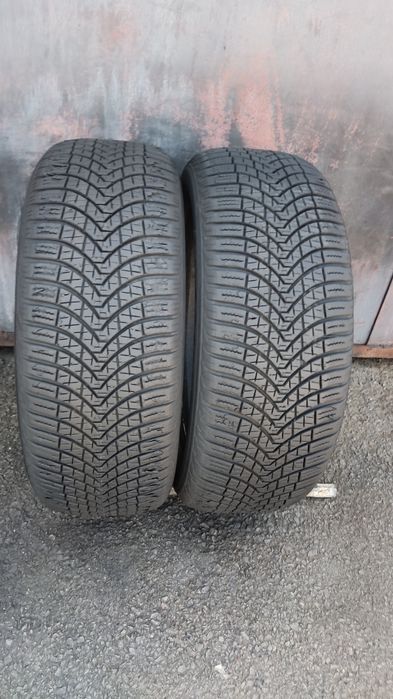 броя всесезонни гуми 205/55/16 Kumho Solus 4 Season 
dot23