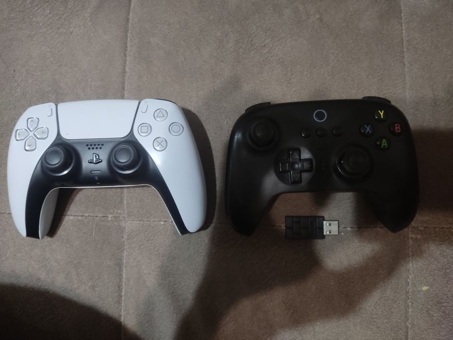 Два геймпада в хорошем состоянии.