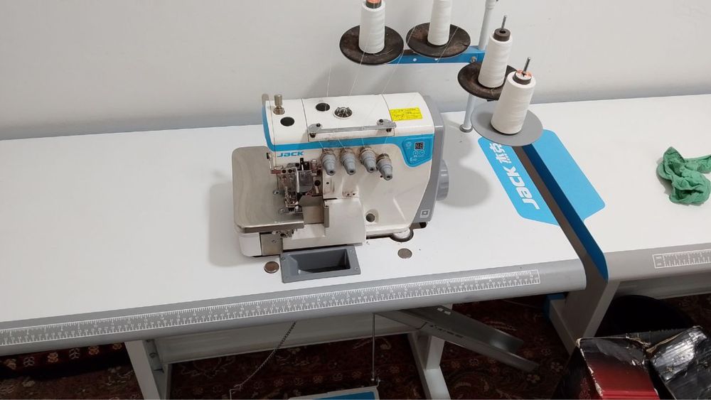 Srochna sotiladi Jack tikuv mashinasi Averlok sotiladi ishlatilgan