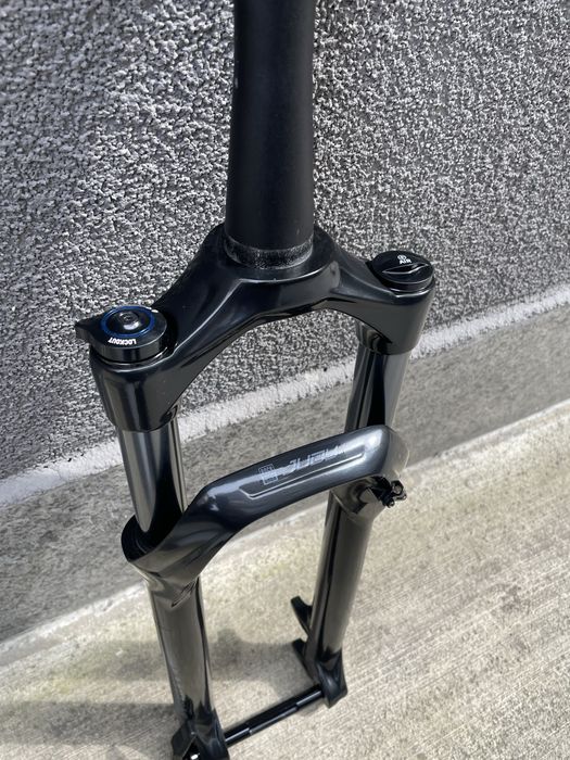 Вилка Rock Shox 29