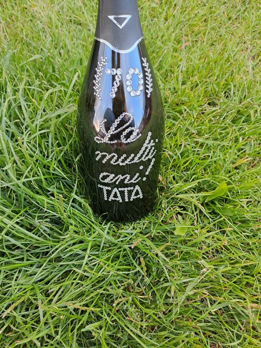 Sticla personalizata decorate cu cristale