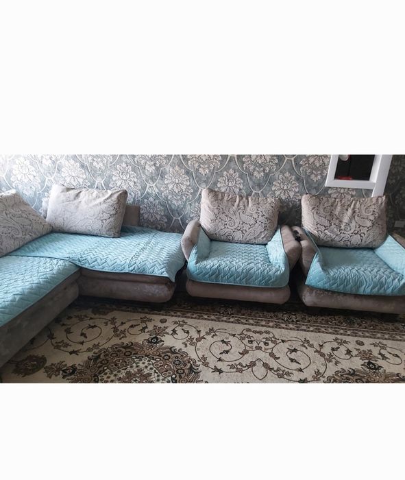 Срочно продам уголок.