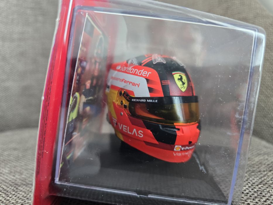 Casca Carlos Sainz Ferrari F1