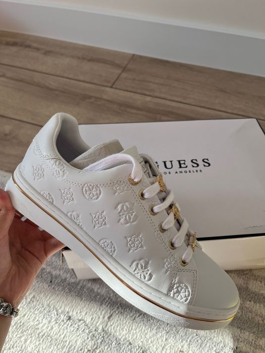 Женские кеды от Guess