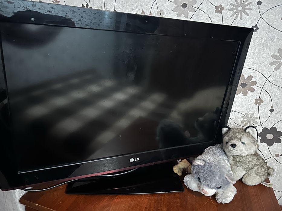 Телевизор LG диагональ 82 см