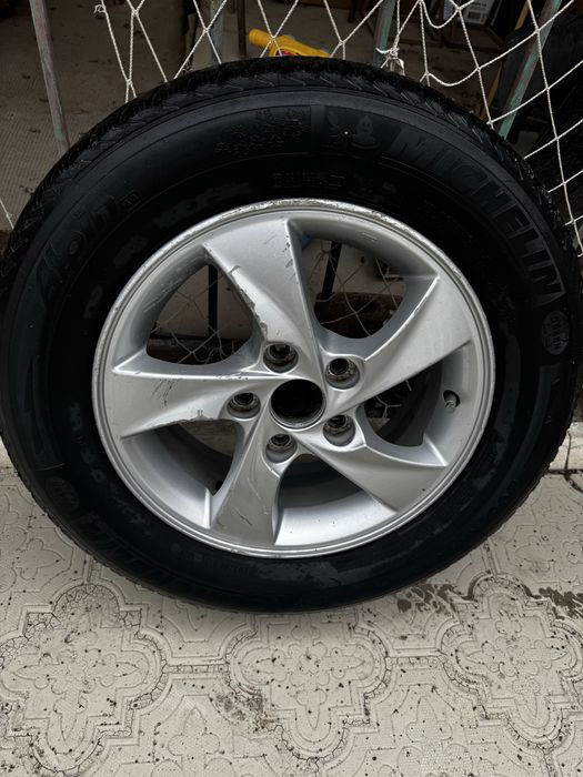 Диск титан 1 штук хондай R 15 хорошем состояни
