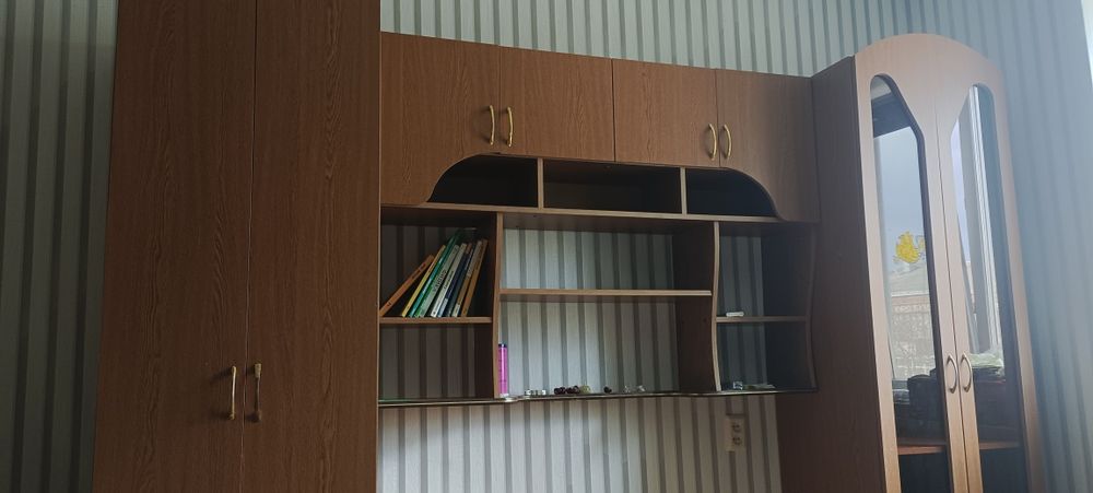 Шкафы с полками продам