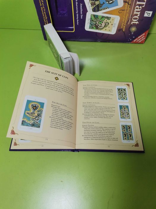 Carti Tarot Jonathan Dee. Set Tarot ilustrat, ghid ilustrat în engleză