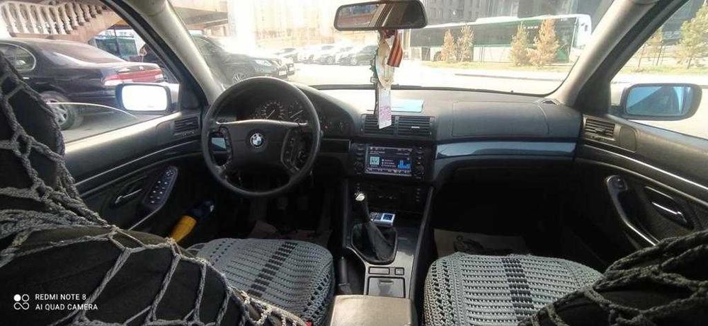 Автомобиль BMW 520i