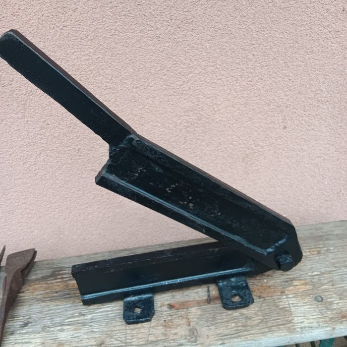 Ghilotină "foarfeca tablă" .