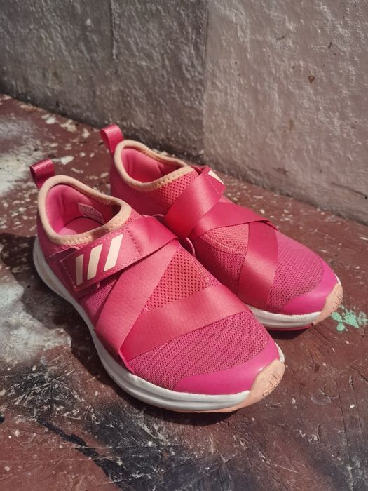 Adidași Karl Legerfild și adidas mărimea 25 și mărimea 35