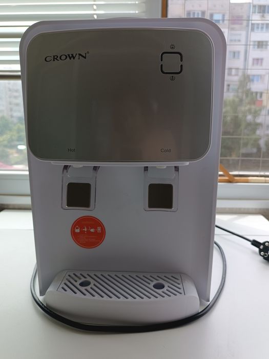 Диспенсър за вода Crown -нов