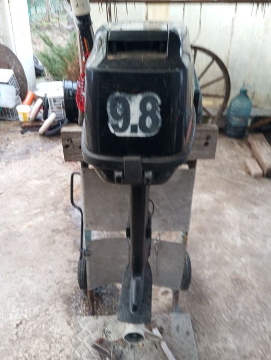 Лодка с извънбордов двигател 10к.с.