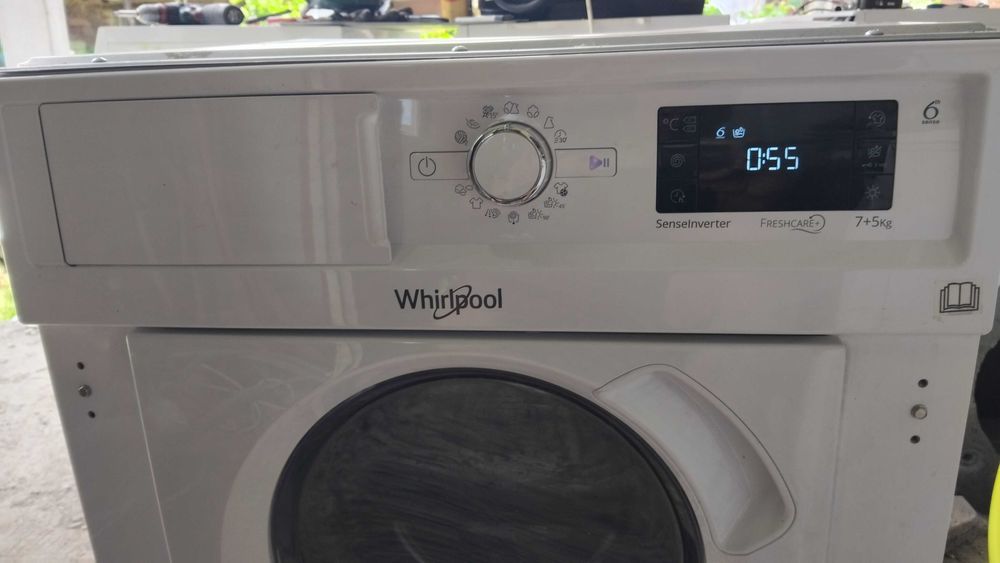 Пералня със сушилня за вграждане Whirlpool