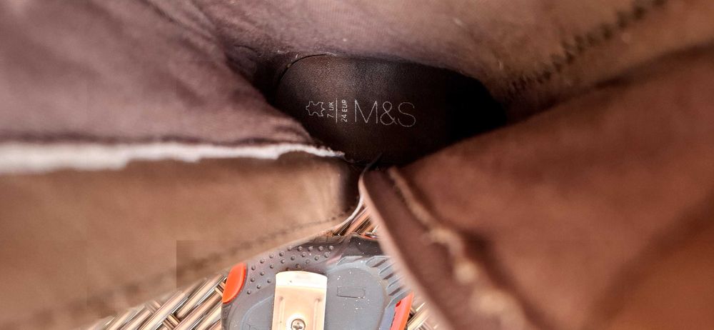 Бутуши за момиченце 24 размер