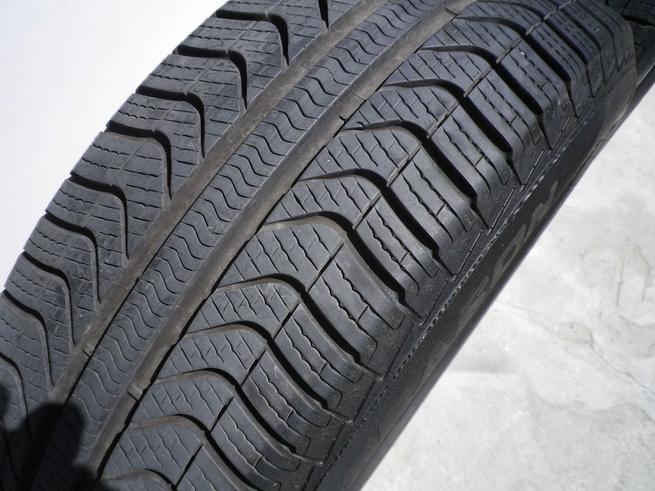 Всесезонни гуми Pirelli 215/55/18