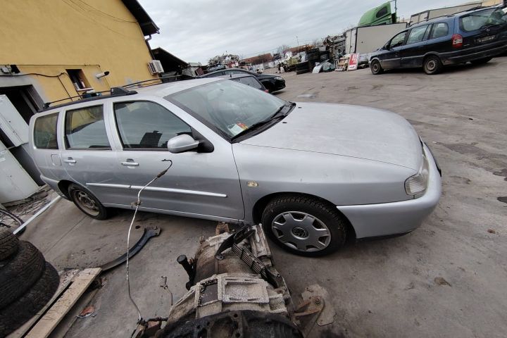 Lampa / Tripla stop dreapta pe aripa Volkswagen VW Polo 2000