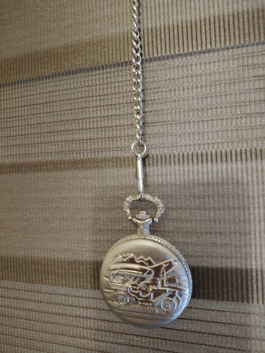 Ceas de buzunar 250 lei.