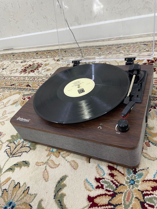 Виниловый проигрыватель