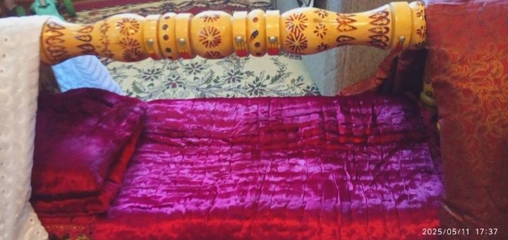 Бешик срочно продается.