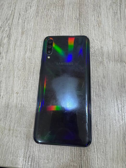 Samsung galaxy A50 holati yaxshi