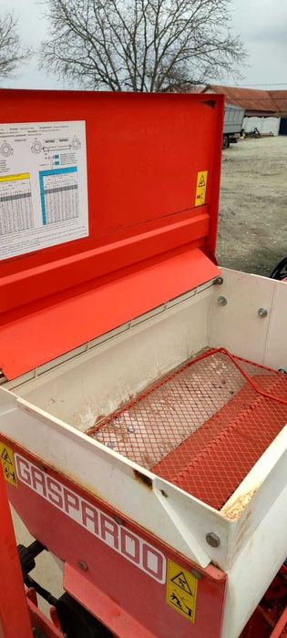 Semănătoare gaspardo pe 4 rande