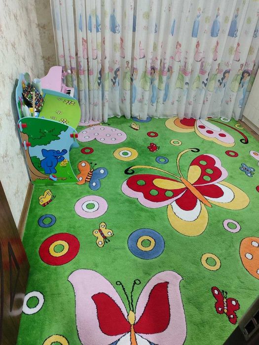Продаётся детский ковер, в отлично состоянии, размер 3,0*2,5 м.