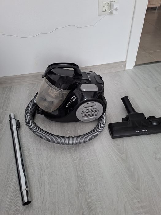 Superoferta. Vand aspirator cu fir Rowenta fără sac