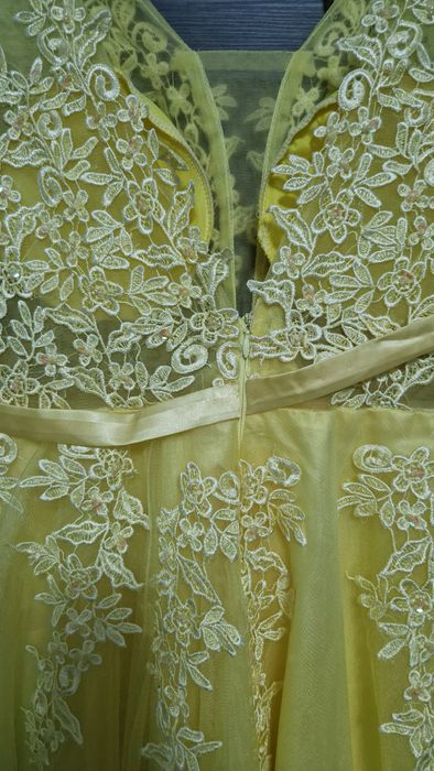 Rochie galbena lunga cu model paiete