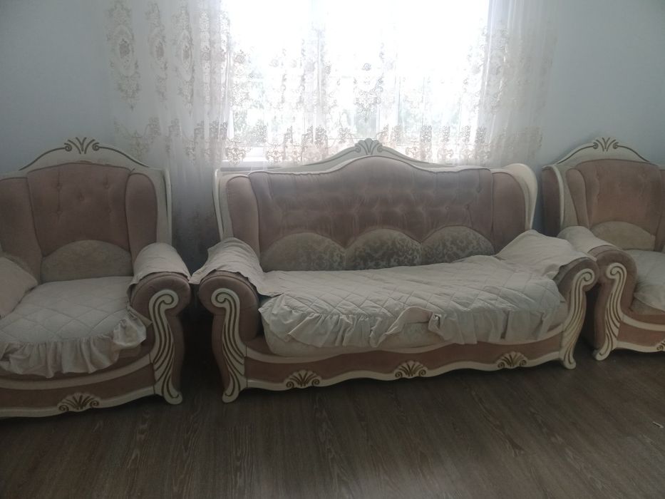 Мягкое мебель диван и кресло