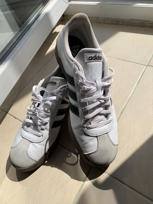 Оригинални обувки Adidas бели VL Court