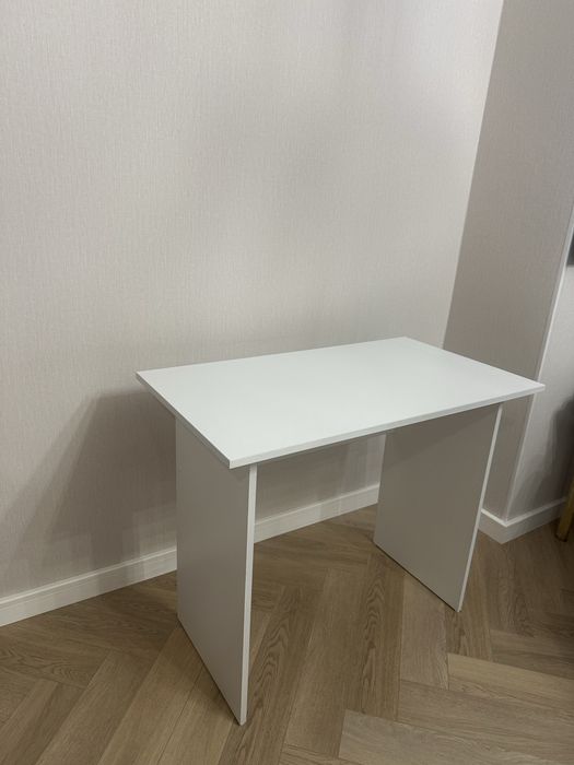 Письменный стол белый
