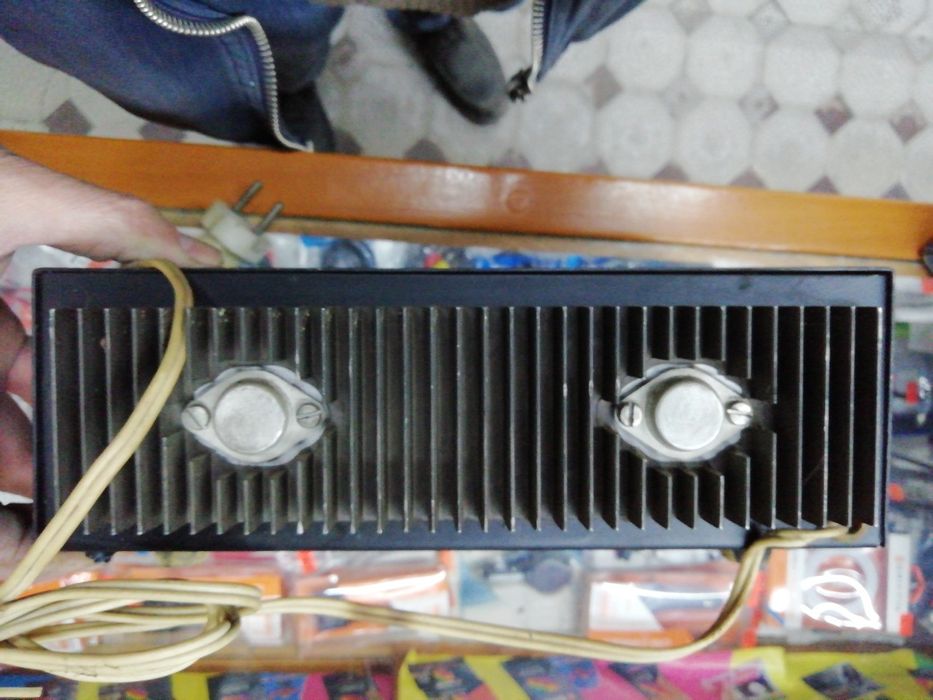 Стабилизирано захранване 12v, 1A