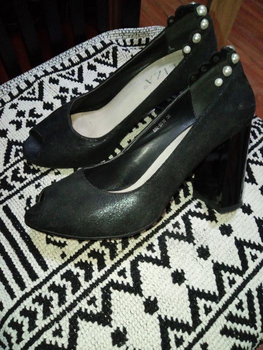 Обувки на висок ток