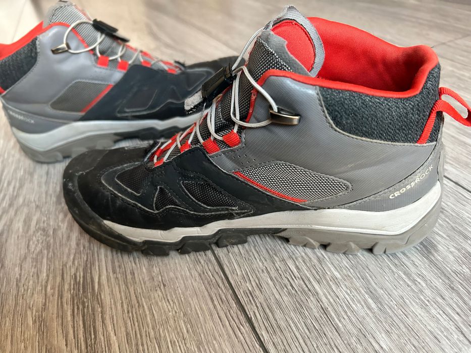 Bocanci Decathlon - Quechua - Baieti Marime 38
