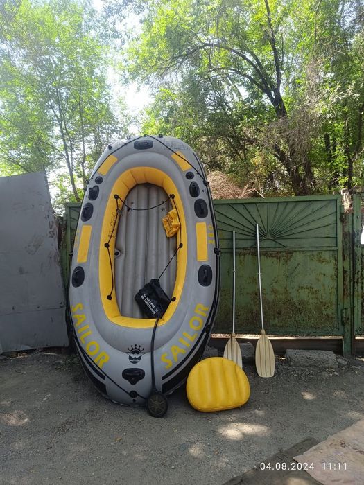 Продам лодку надувную SAILOR