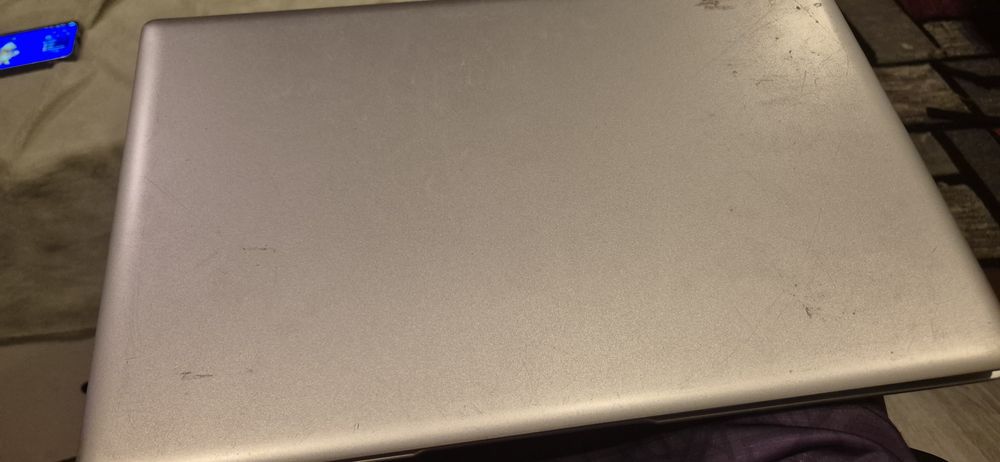 Laptop AMI. aproape nou. Vine cu tastatura de gaming si incarcator