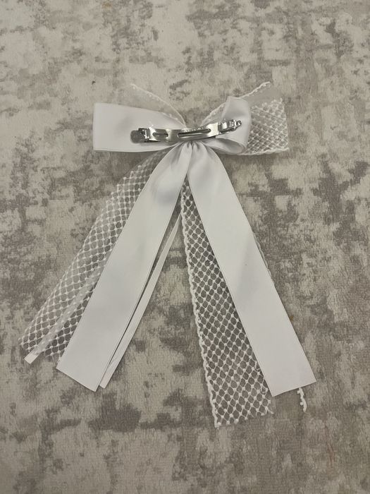 Заколка, виде бантика, очень красивая