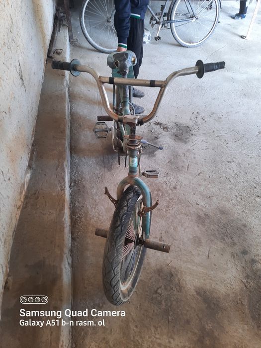 Velosipet bars sotiladi